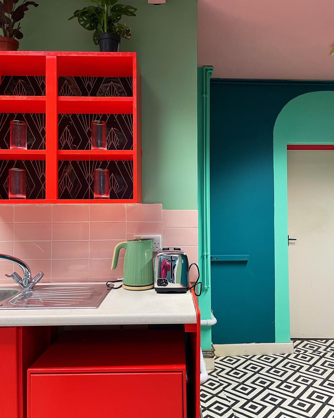 YesColours | Electric Red paint swatch